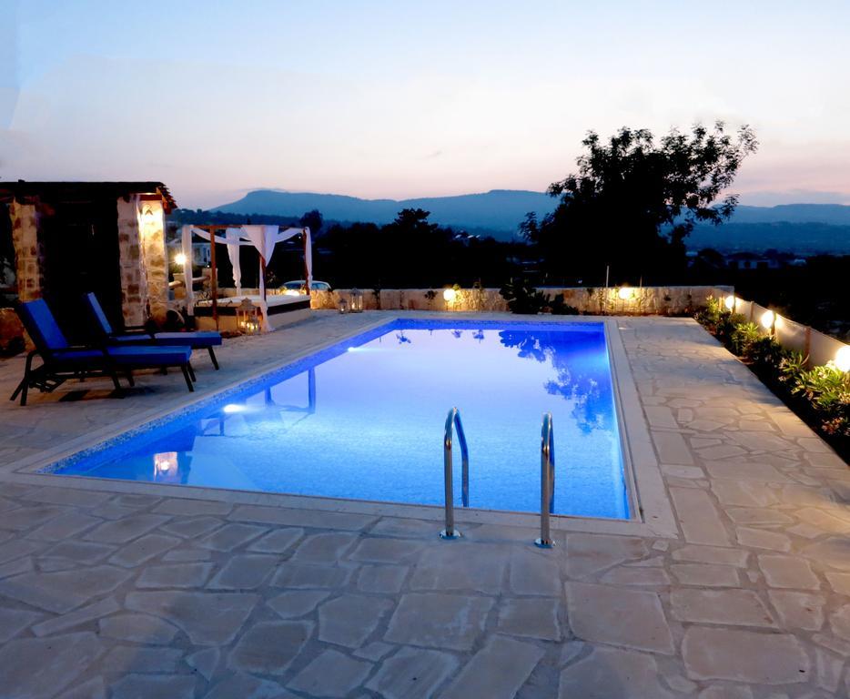 Simona Stone House * Polis