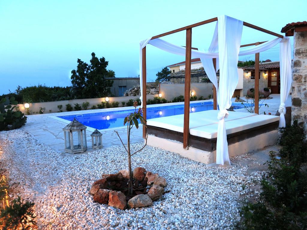Nyaraló Simona Stone House *